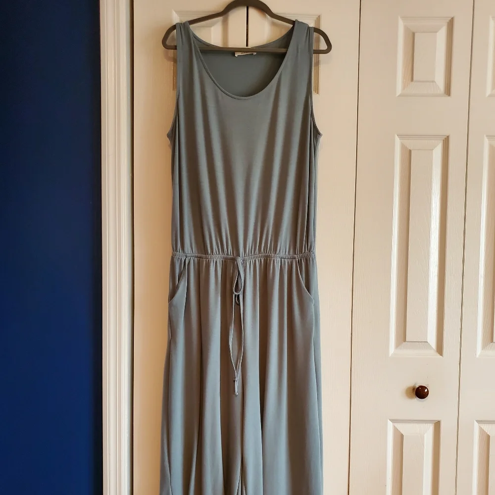 Zenana size 1X. Sleeveless, cropped leg Jumpsuit. Dusty Blue/Gray. - Picture 1 of 3